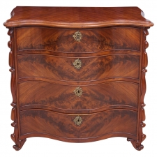 19th Century Chest of Drawers with Serpentine Front in Mahogany