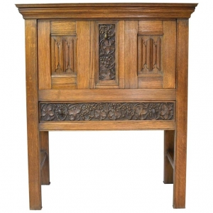 Arts & Crafts Bar Cabinet in Oak with Carved Panels, England, circa 1900