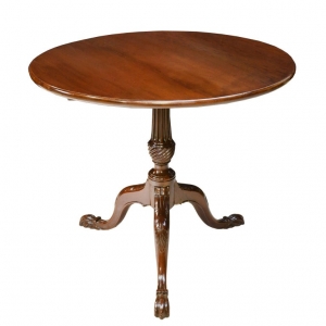 English George III Round Tilt-Top, Tripod Tea Table in Mahogany, circa 1780