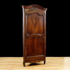 18th Century French Corner Cupboard in Walnut