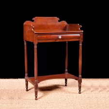 Antique American Sheraton  Washstand  in Mahogany with Turned Legs, c.1815