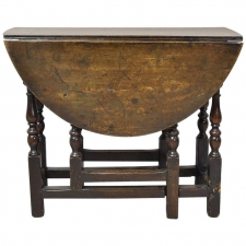 18th Century Small Gate-leg Dining or Sofa Table in Oak