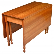 Pennsylvania Gate-Leg Drop-Leaf Sheraton Dining Table in Cherry Wood, circa 1830